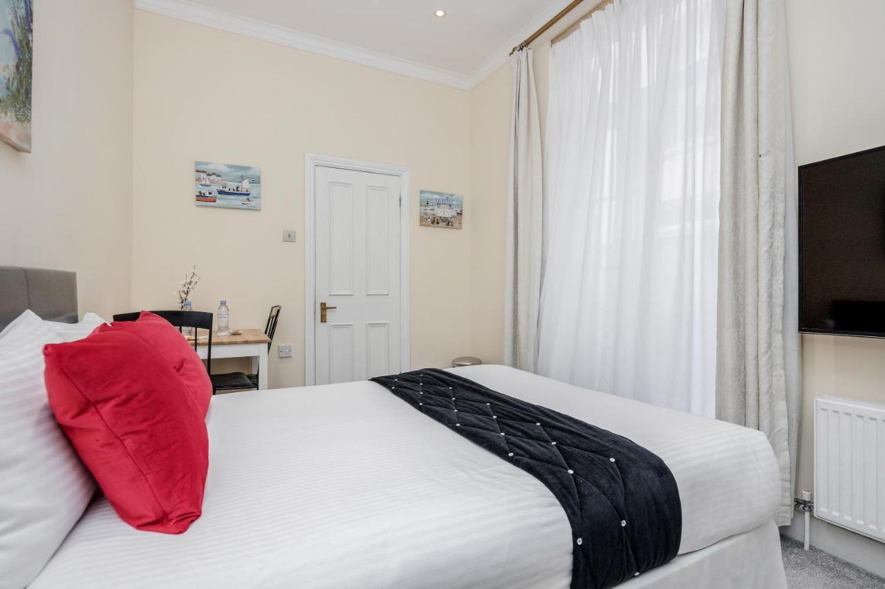 Oxford Street Homestay Лондон Екстер'єр фото