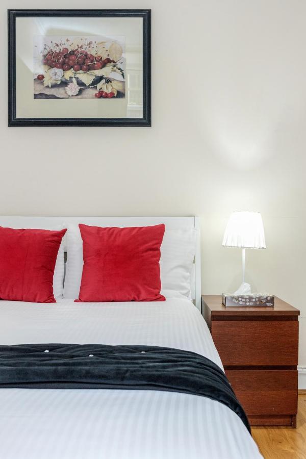 Oxford Street Homestay Лондон Екстер'єр фото