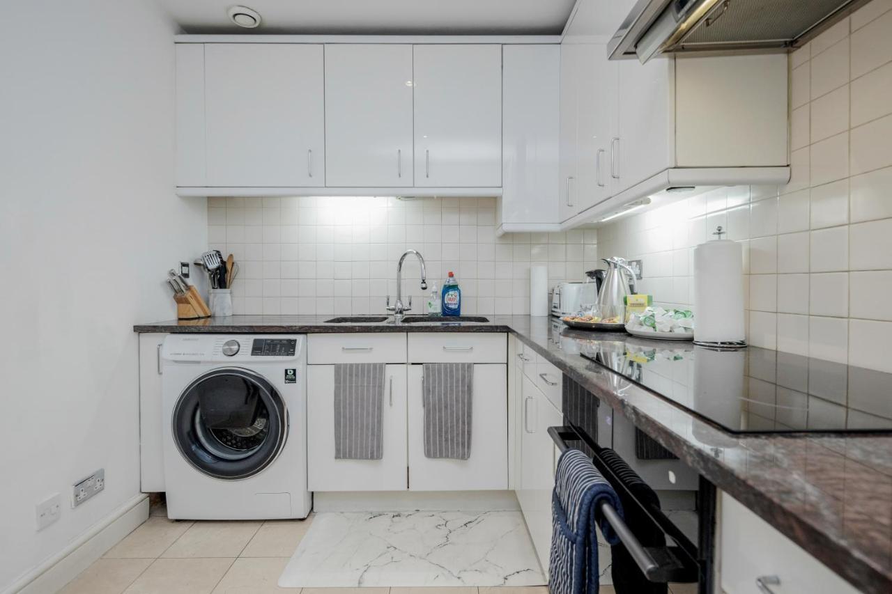 Oxford Street Homestay Лондон Екстер'єр фото