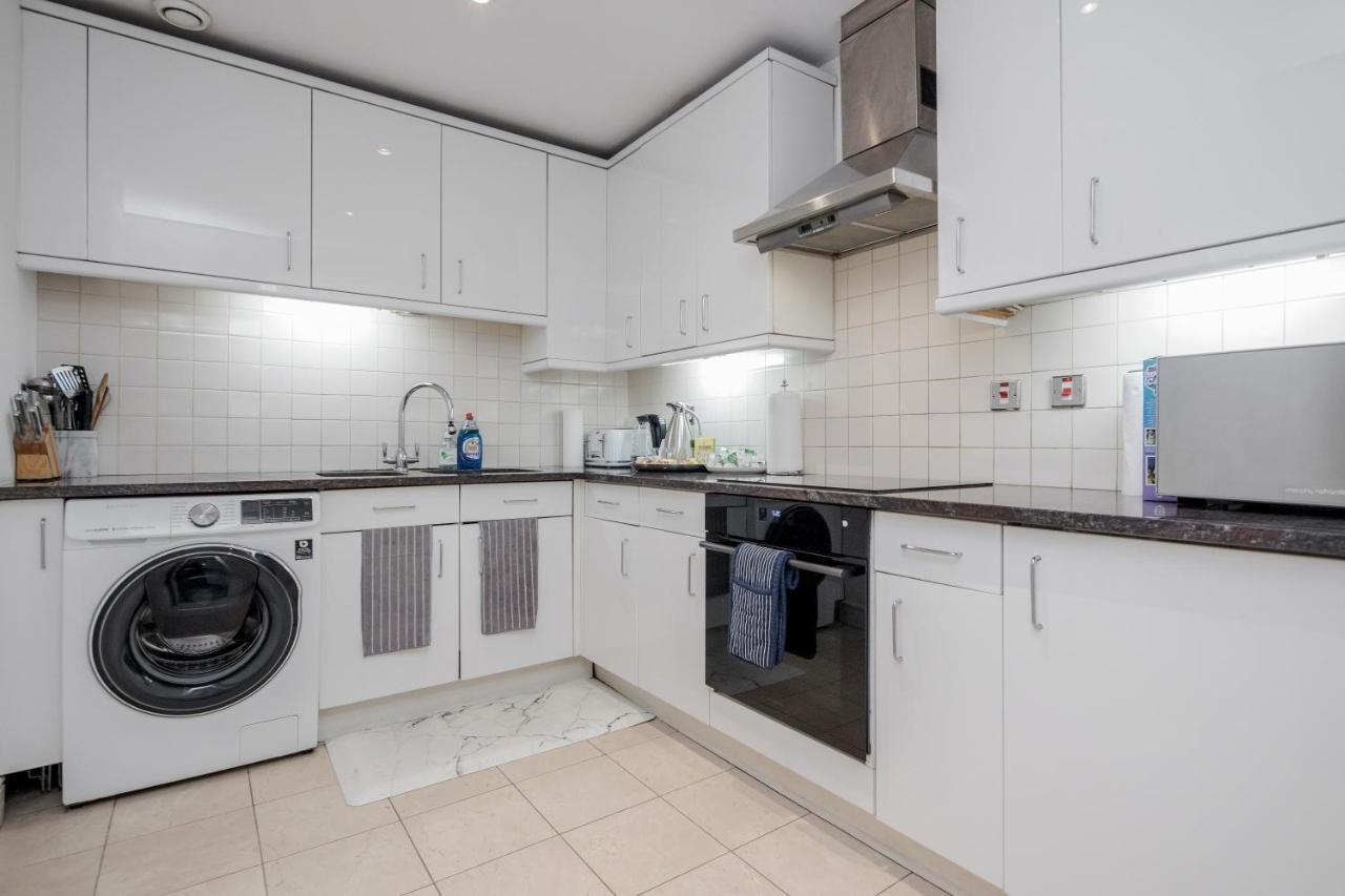 Oxford Street Homestay Лондон Екстер'єр фото