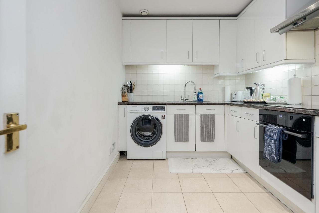Oxford Street Homestay Лондон Екстер'єр фото