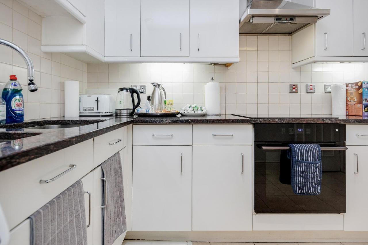Oxford Street Homestay Лондон Екстер'єр фото