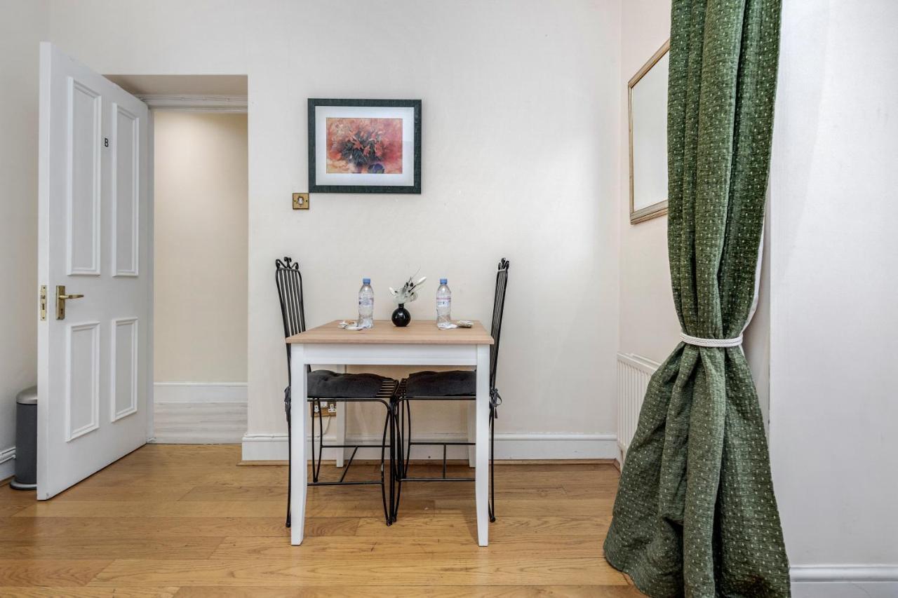 Oxford Street Homestay Лондон Екстер'єр фото