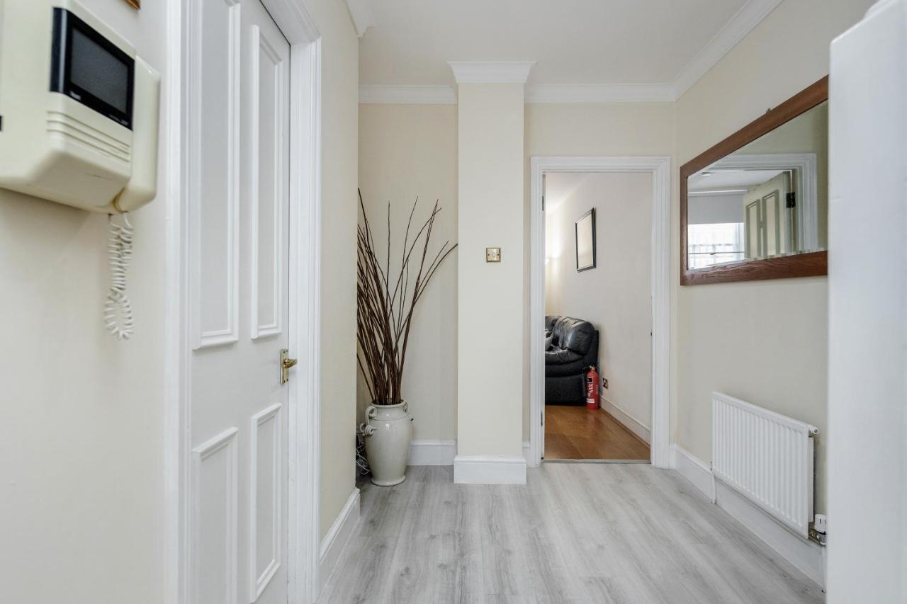 Oxford Street Homestay Лондон Екстер'єр фото