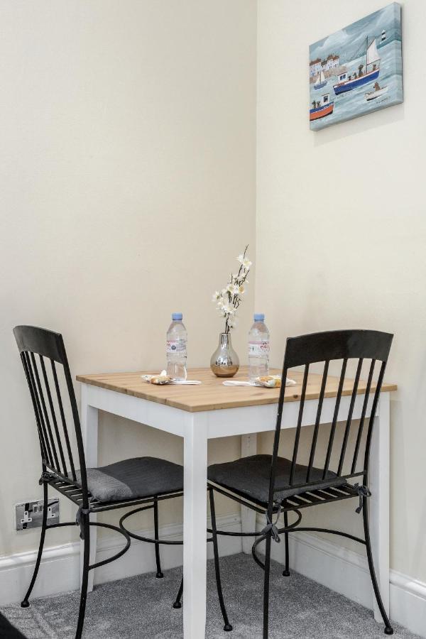 Oxford Street Homestay Лондон Екстер'єр фото