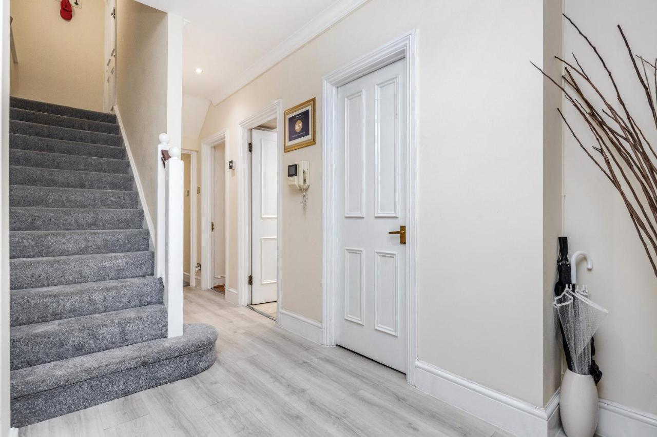 Oxford Street Homestay Лондон Екстер'єр фото