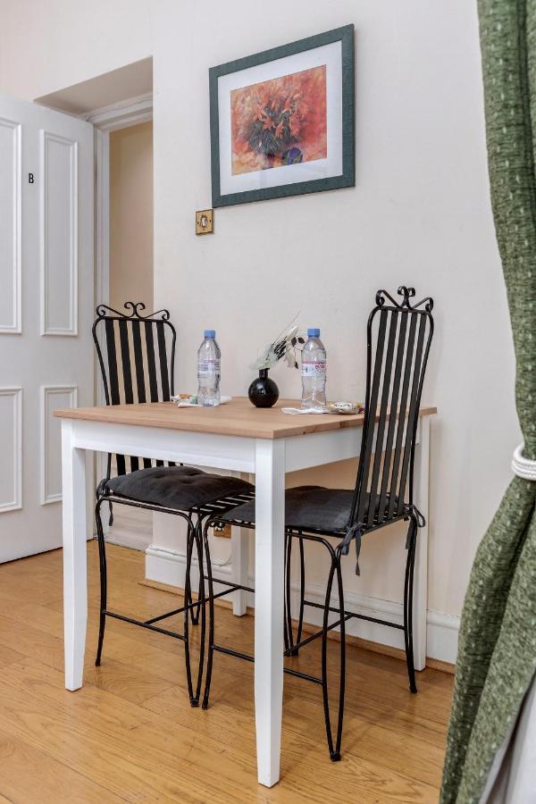 Oxford Street Homestay Лондон Екстер'єр фото