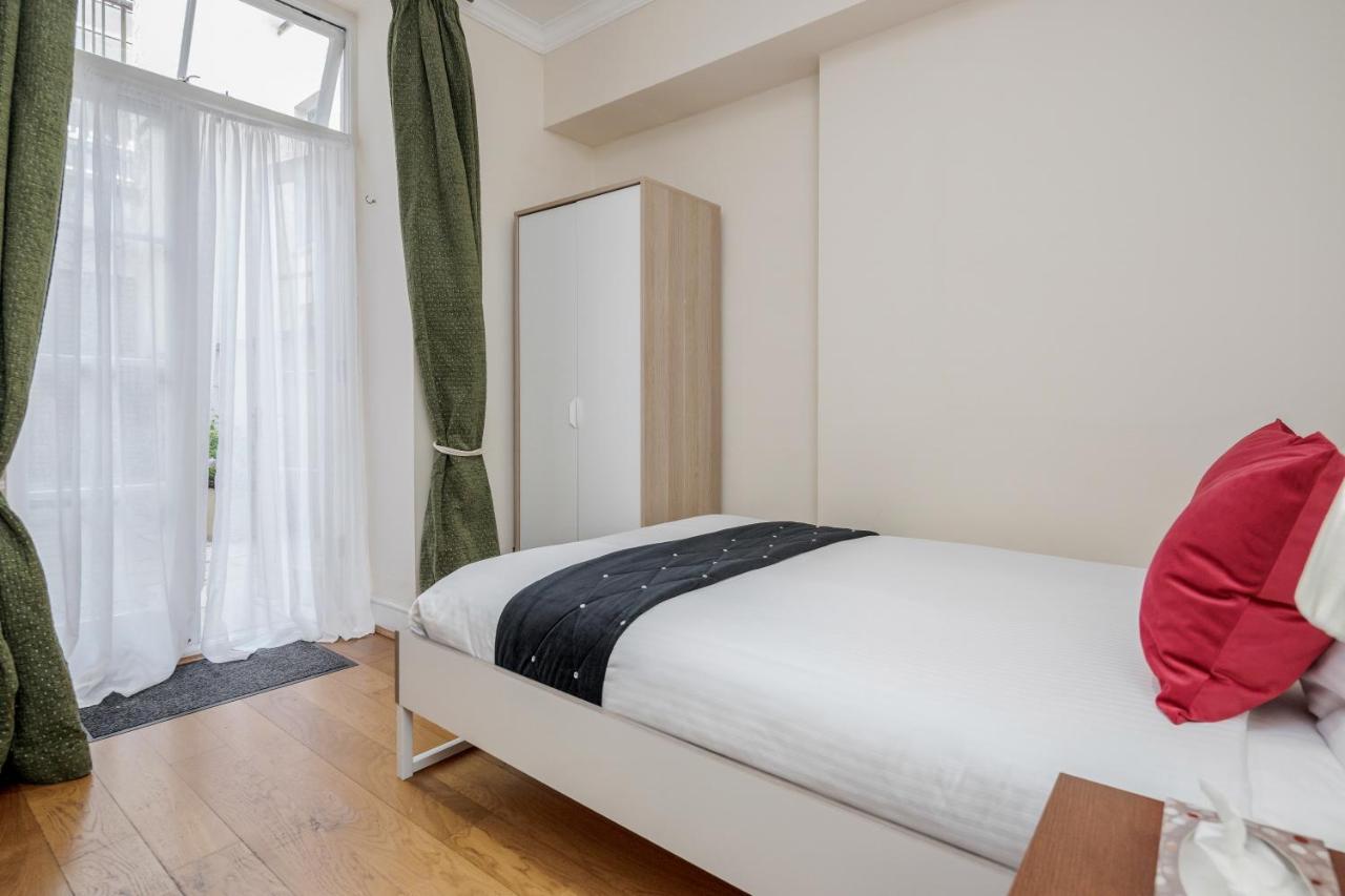Oxford Street Homestay Лондон Екстер'єр фото