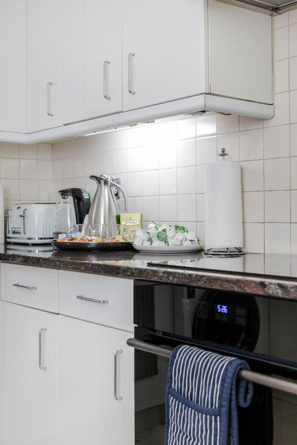 Oxford Street Homestay Лондон Екстер'єр фото