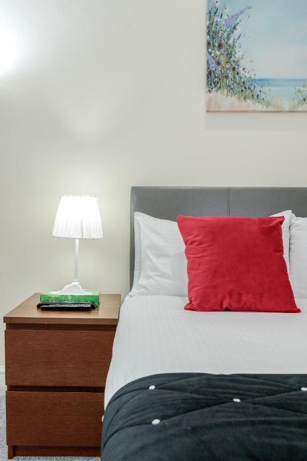 Oxford Street Homestay Лондон Екстер'єр фото