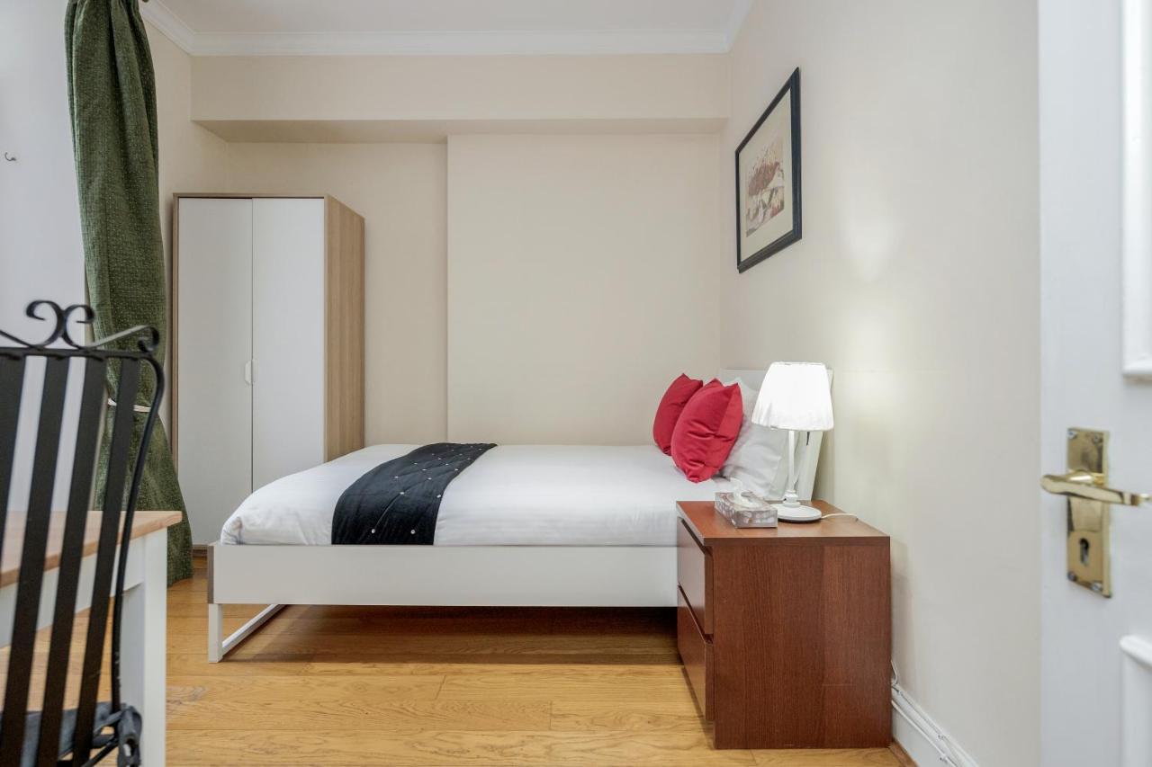 Oxford Street Homestay Лондон Екстер'єр фото