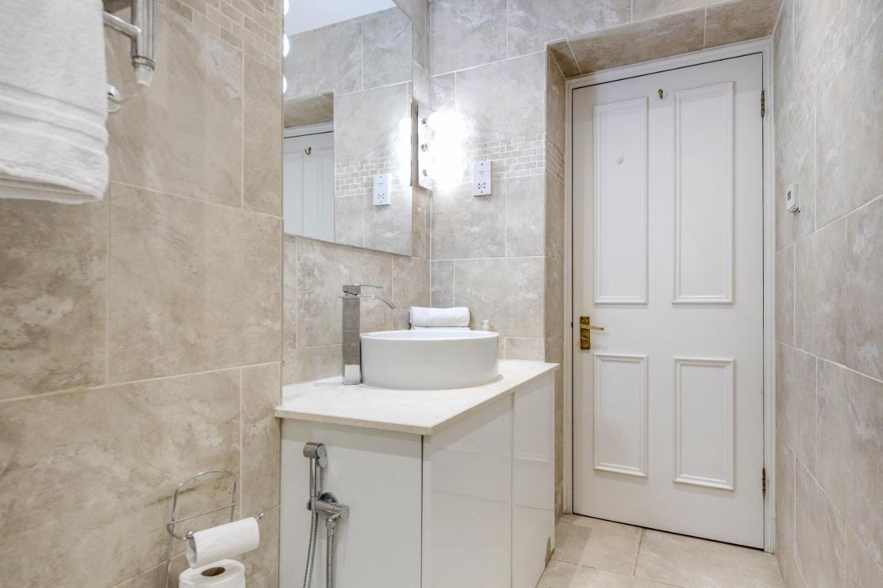 Oxford Street Homestay Лондон Екстер'єр фото