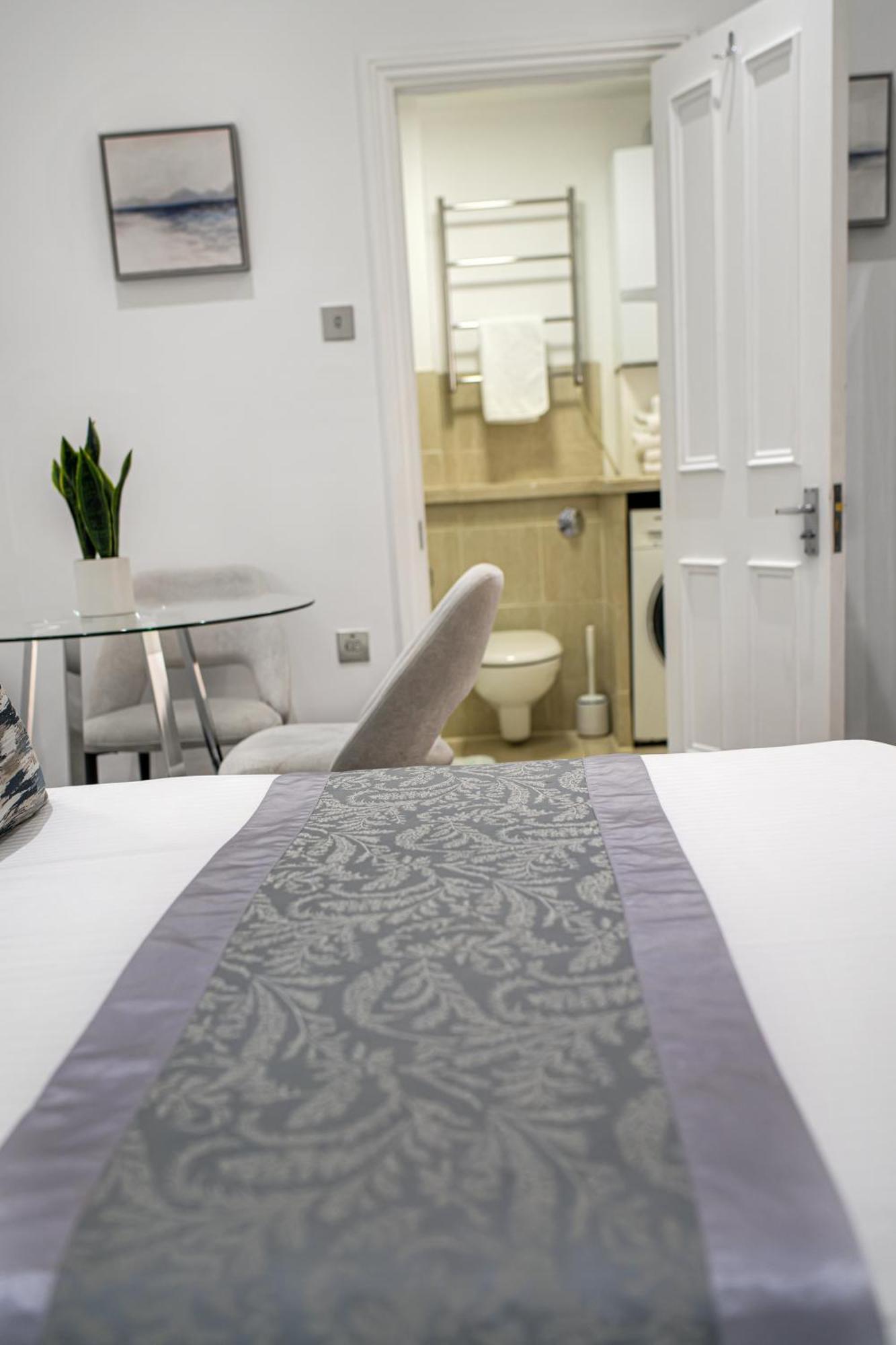 Oxford Street Homestay Лондон Екстер'єр фото