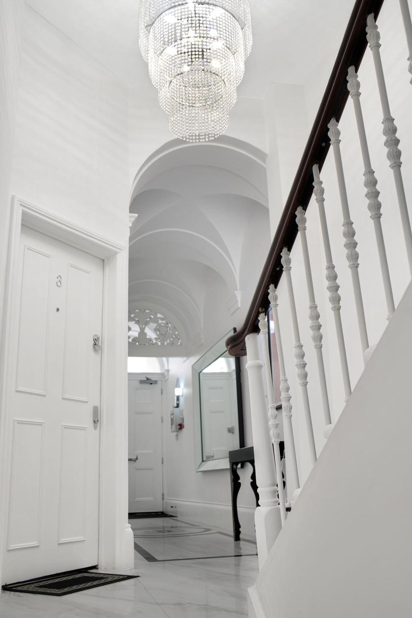 Oxford Street Homestay Лондон Екстер'єр фото
