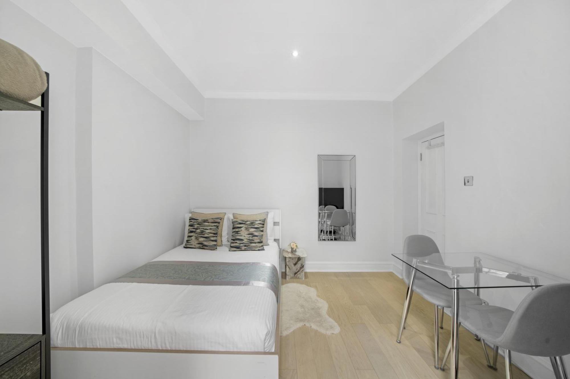 Oxford Street Homestay Лондон Екстер'єр фото