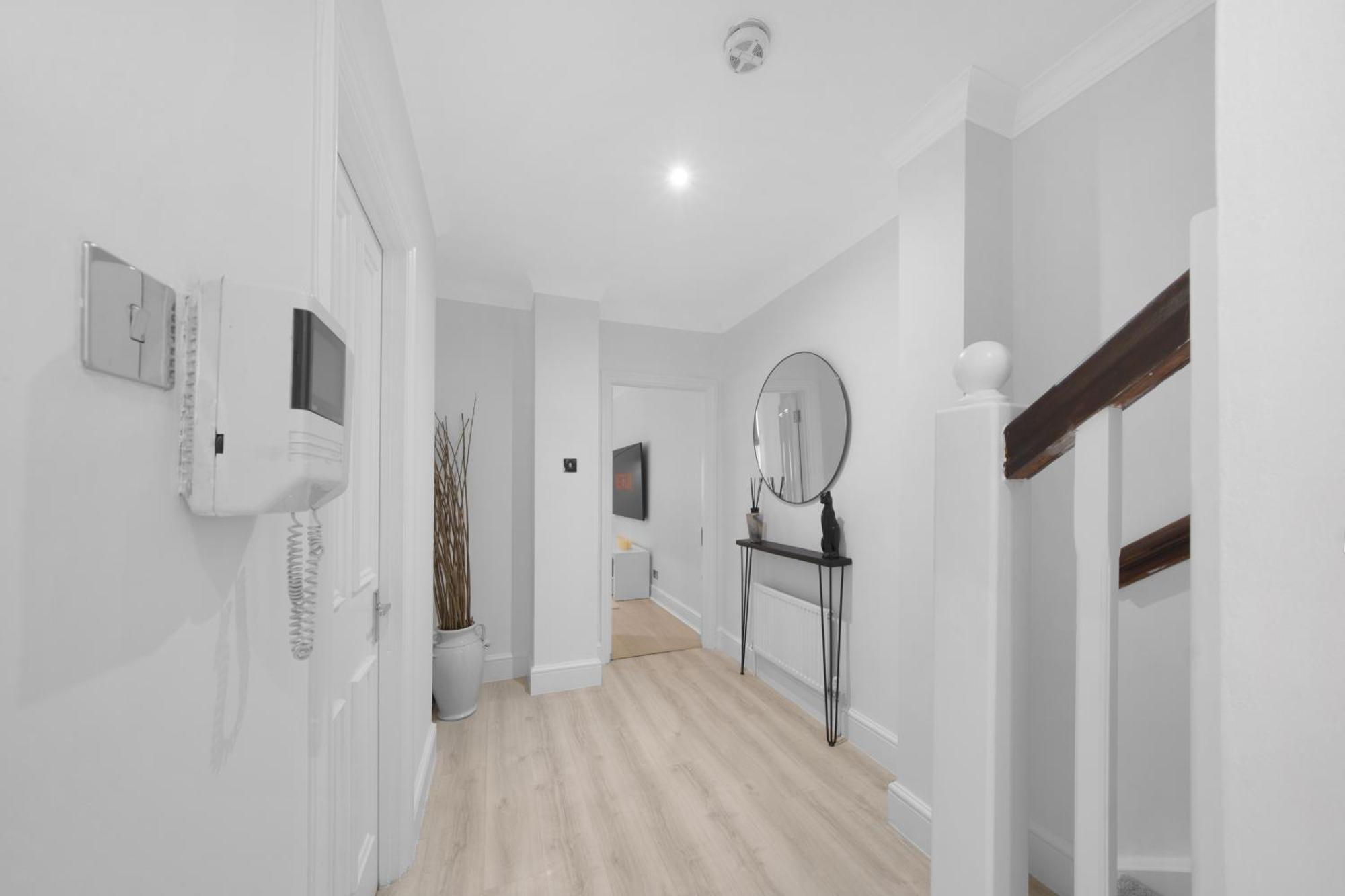 Oxford Street Homestay Лондон Екстер'єр фото